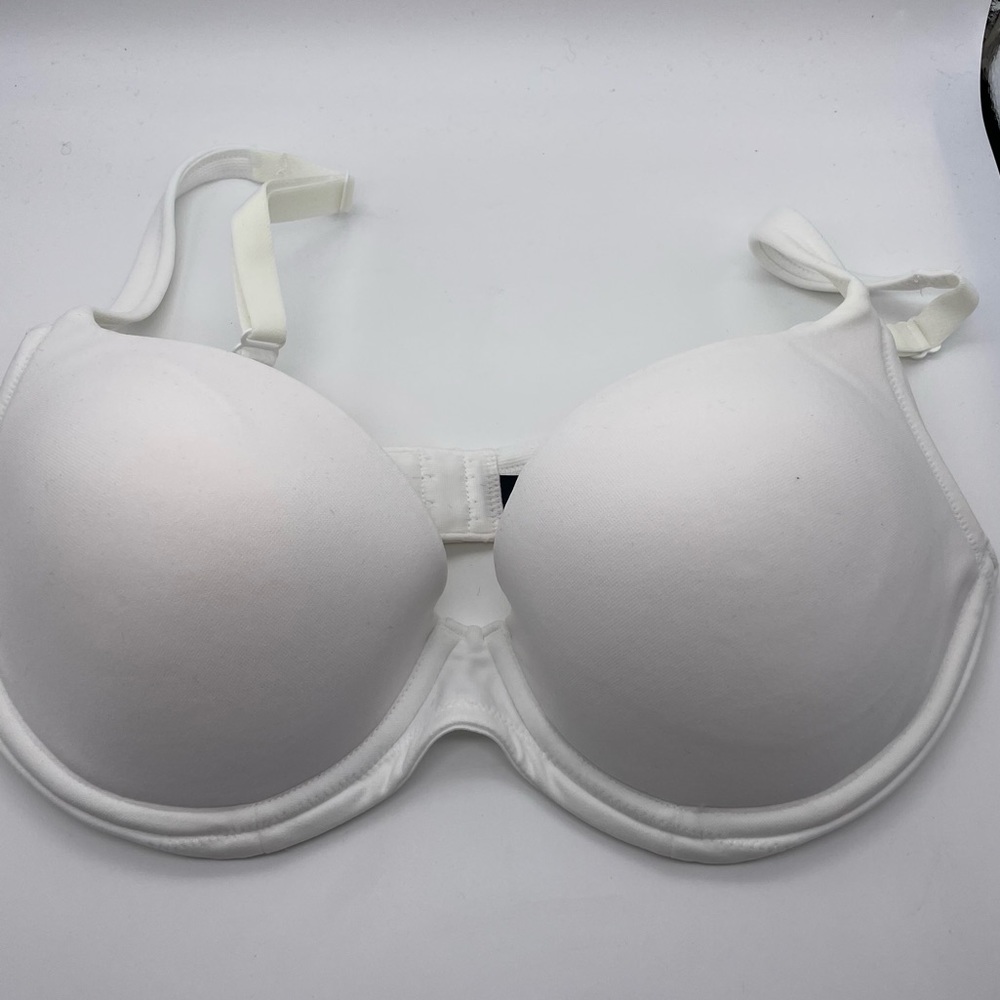 Victoria's Secret Body By Victoria White Padded Bra Push Up Adjustable Strap 34C